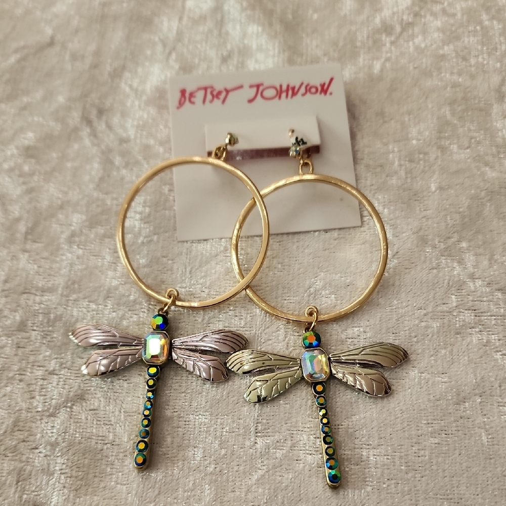 ✨️NWT DRAGONFLY STUNNING BETSEY JOHNSON STATEMENT EARRINGS✨️